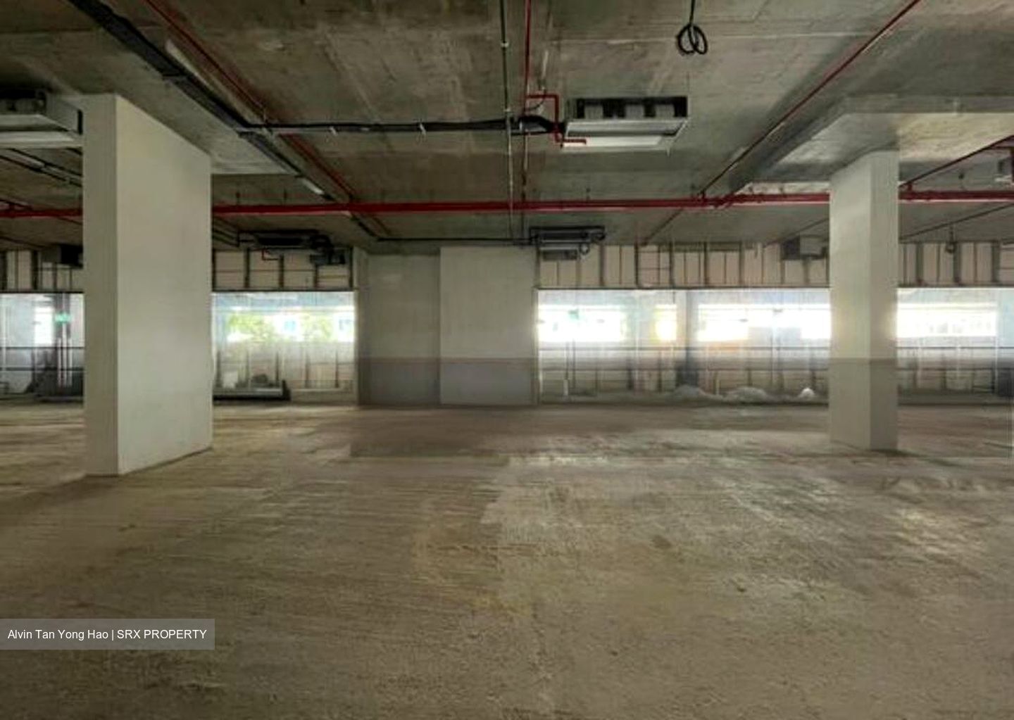 Middle Road (D7), Retail #465839111